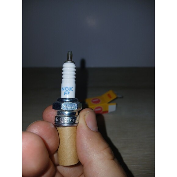 Set of 6 NGK Standard Spark Plugs DR6HS 4823  Made In Japan EAC New - Picture 9 of 16